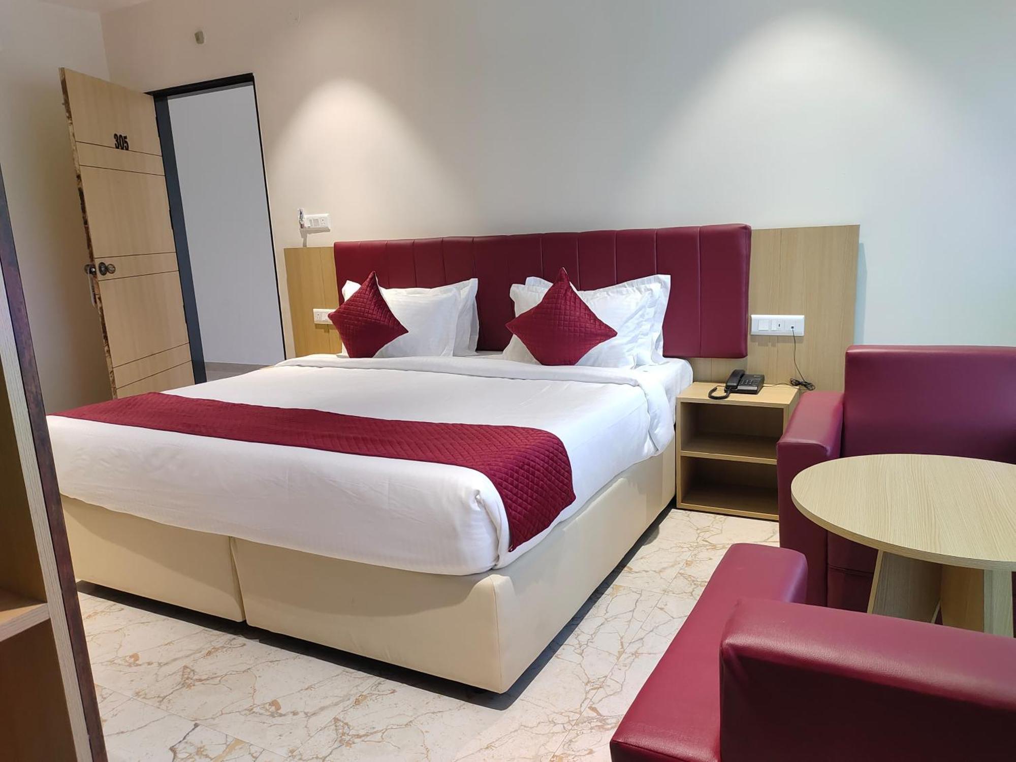 Hotel Meridian Blue Варангал Экстерьер фото