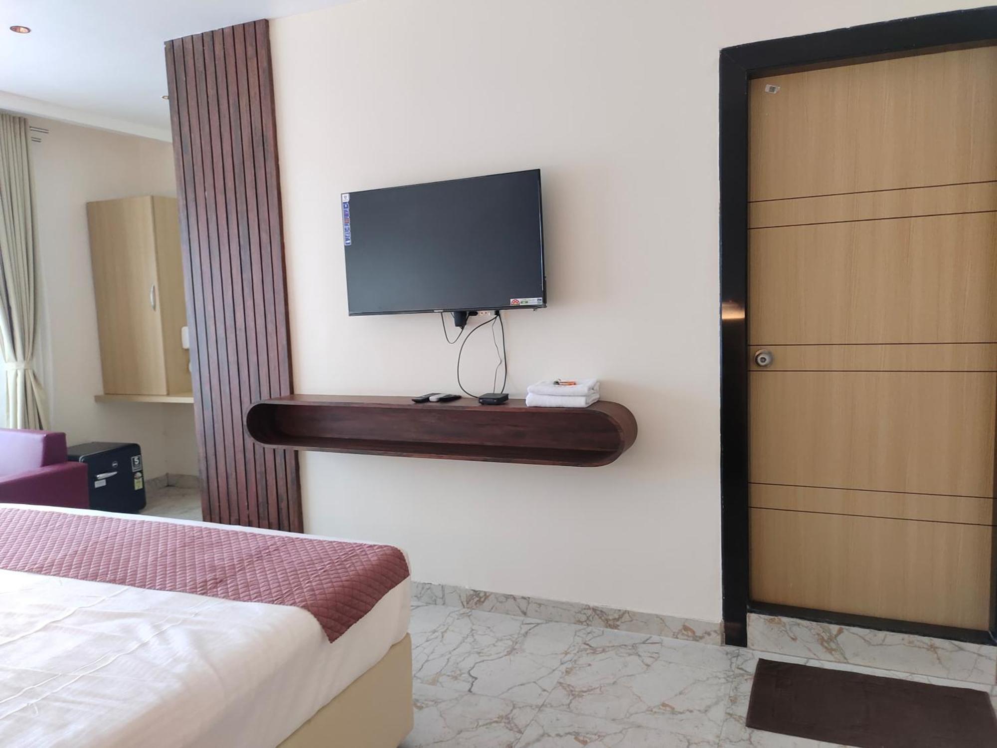 Hotel Meridian Blue Варангал Экстерьер фото