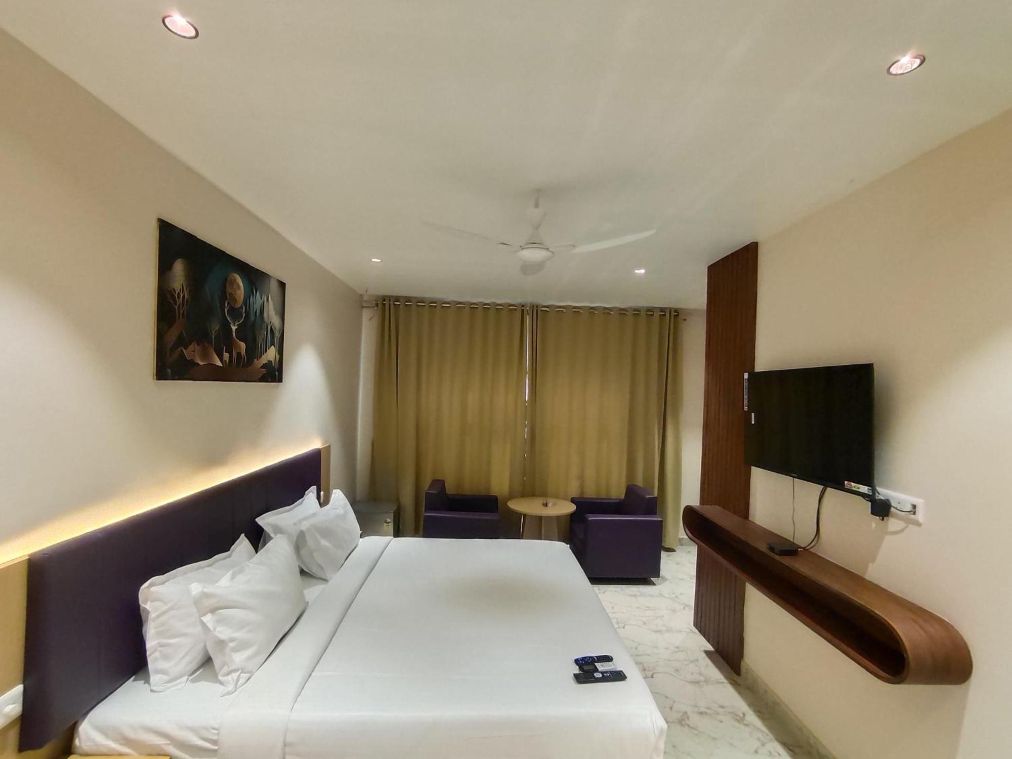 Hotel Meridian Blue Варангал Экстерьер фото